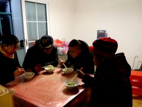 从山坳里的老屋到白墙灰瓦江南小楼 贫困户“下