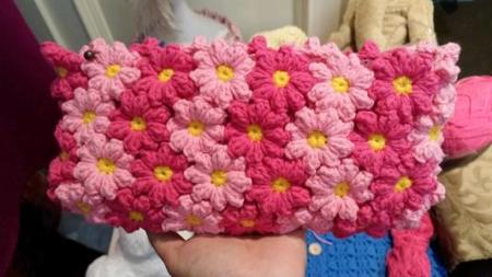 无声织梦:沪上首个高校编织吧为残疾大学生圆梦