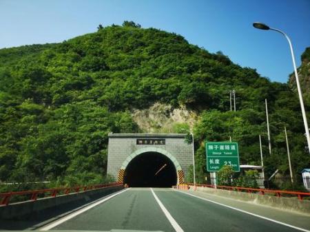 飞一般的效率——带你试走茂名站过街隧道！