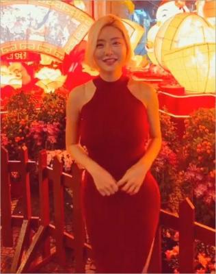 韩国美女DJ SODA社交网站发近照秀身材
