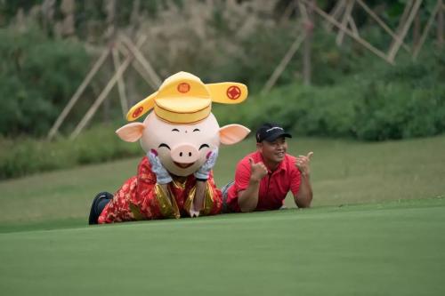 A Fun Start at the Foshan Golf Club