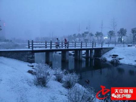 昨天一场雪后驻马店就美成了仙界...今天还有
