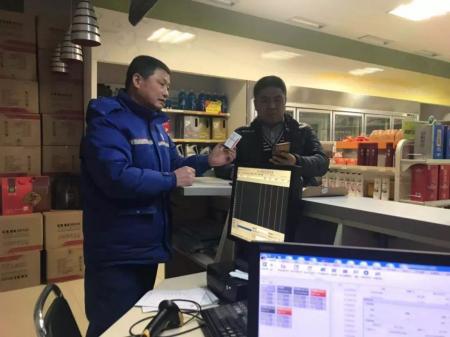点赞!8000元加油卡完璧归赵
