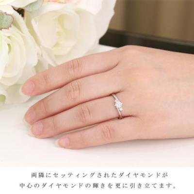 订婚戒指戴哪个手指（西方女生订婚戒指都是这样戴的） 互联百科