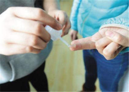  502胶水把手黏住了怎么办？记住这几个妙招再也不用发愁 互联百科 第2张