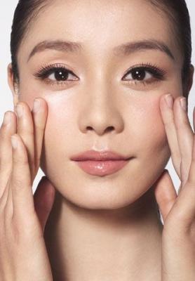 眼睛有皱纹怎么办?一招帮你缓解困扰 互联百科 第1张  眼睛有皱纹怎么办?一招帮你缓解困扰 互联百科 第1张