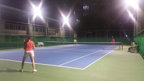 深圳网球培训 打网球唤醒你的身体释放自己 ！